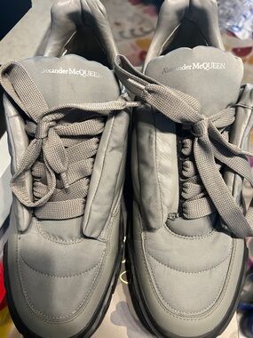 Alexander McQUEEN Men’s Light Gray Leather Low-Top Sneakers